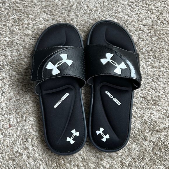 Under armour slides - Picture 1 of 3